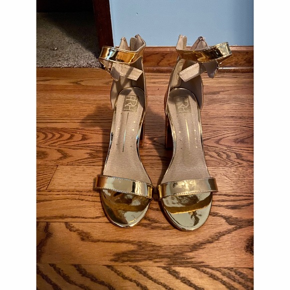 Size 9 chunky heels - Picture 2 of 2